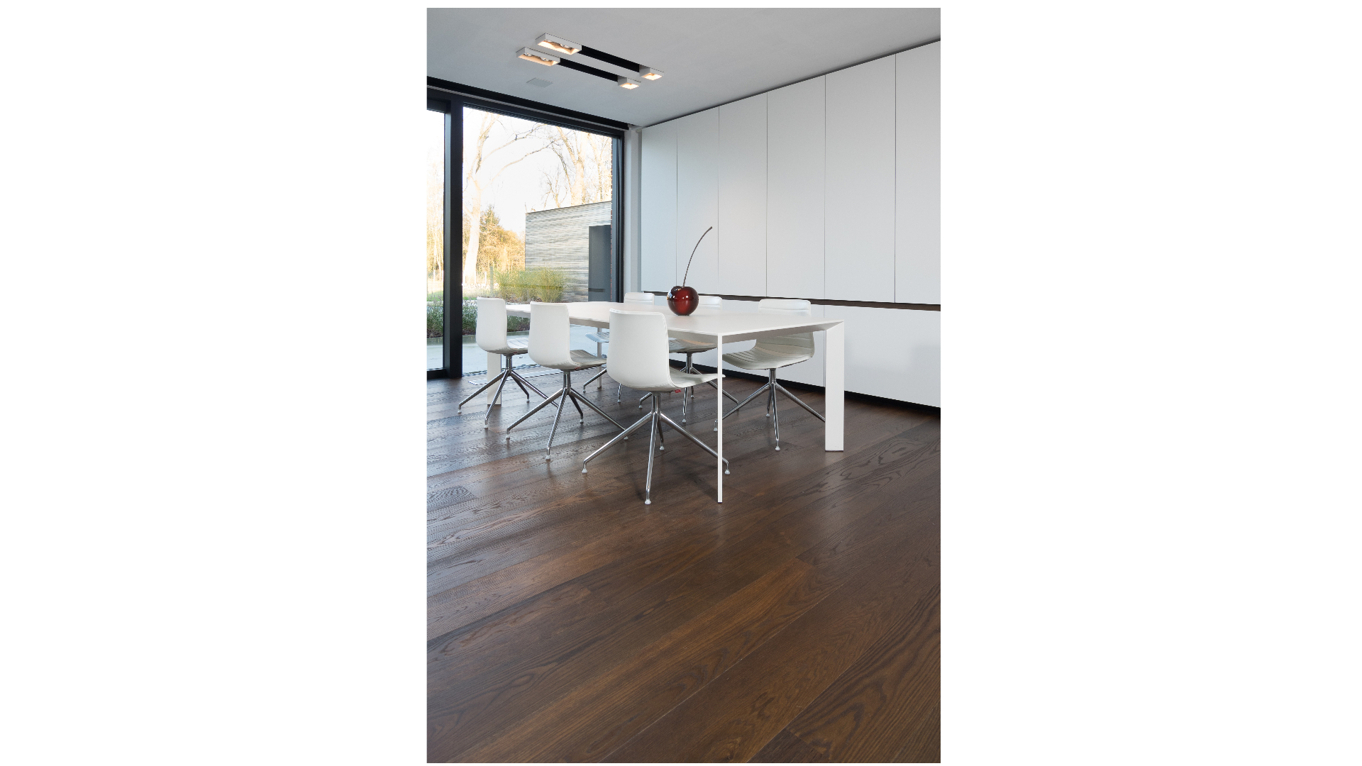 Donkere parketvloeren