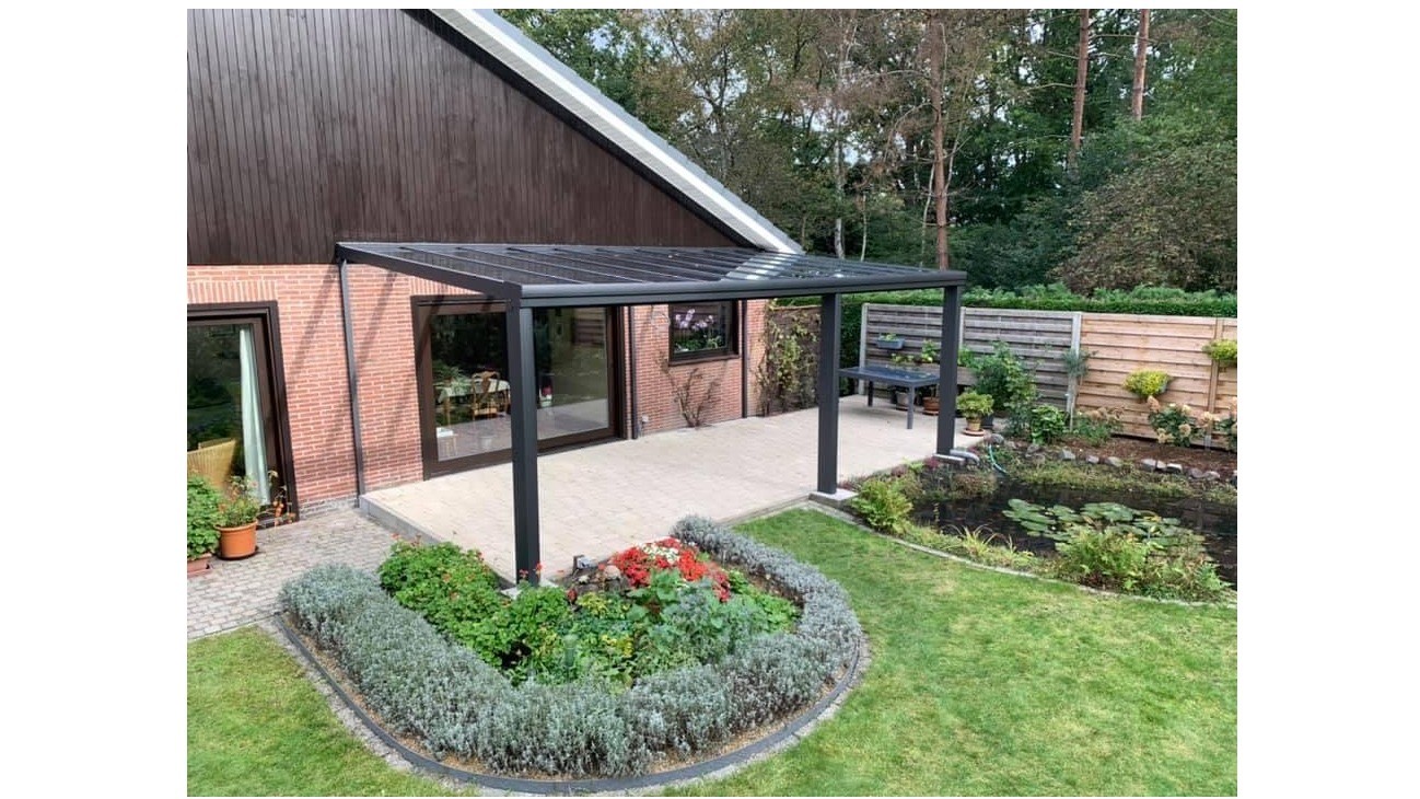 Terrasoverkapping met glas op het dak