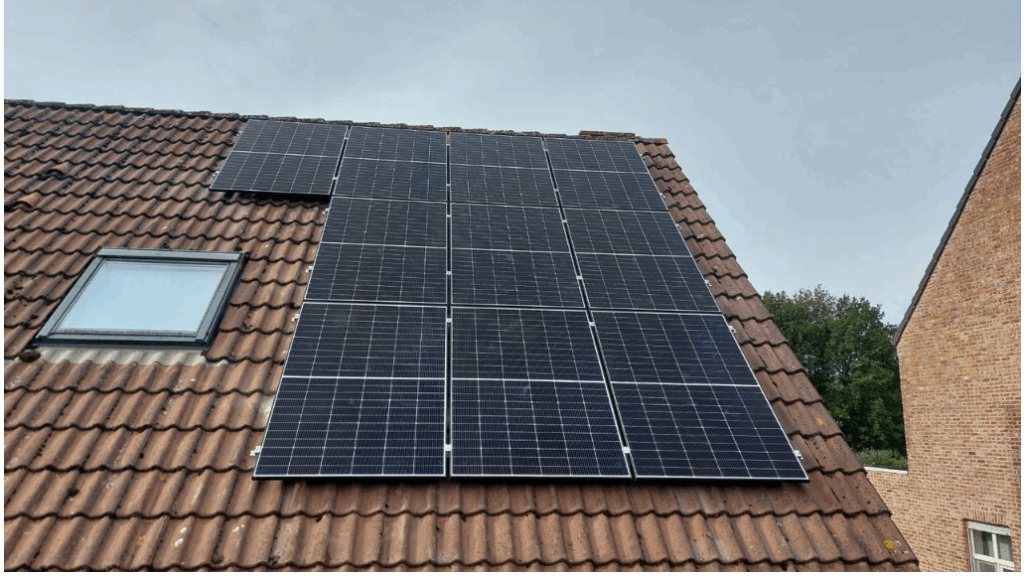 Voorkom een boete: vergeet je zonnepanelen niet aan te melden bij Fluvius