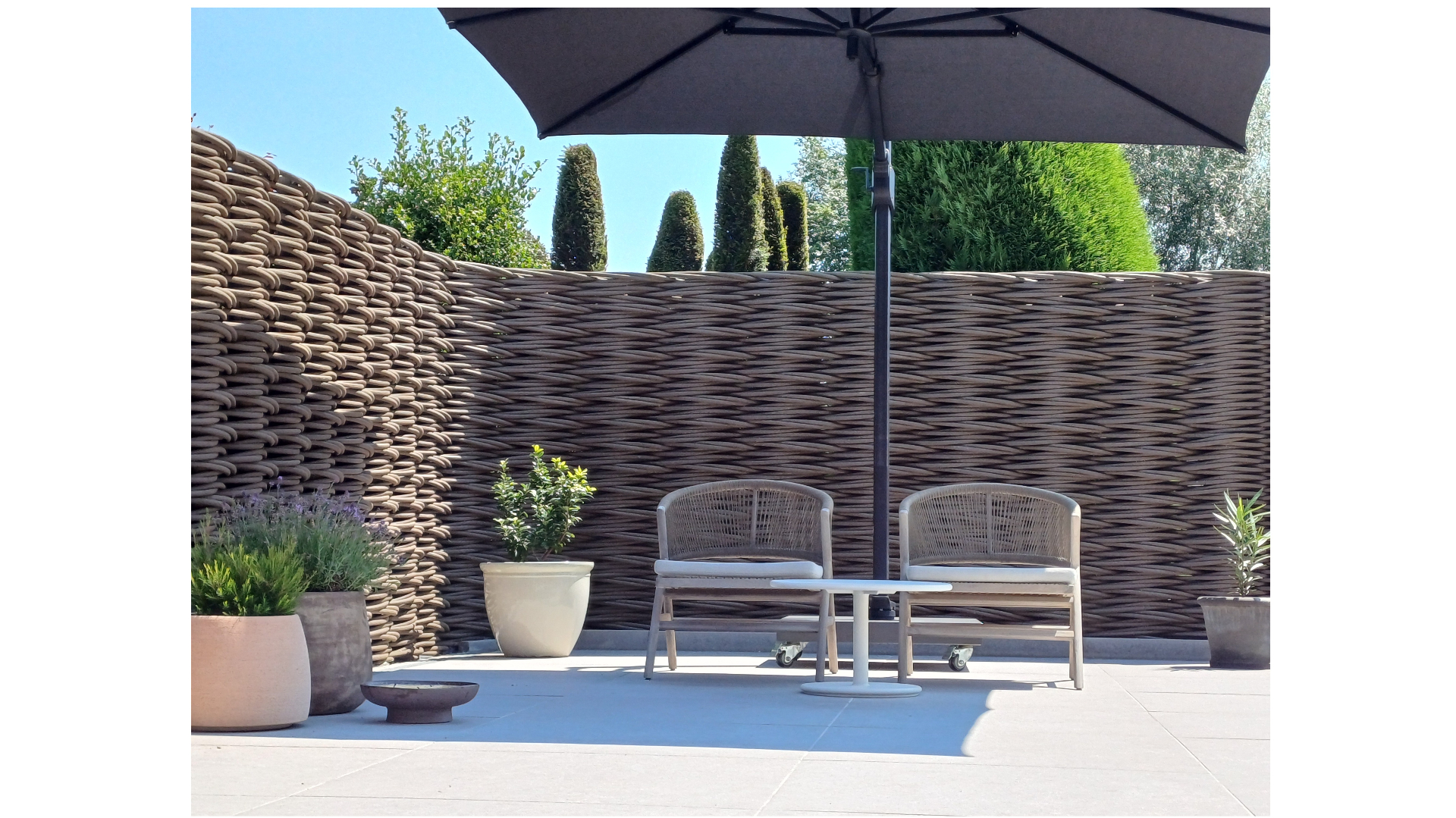 Vlechtwerk ter plaatse zonder zichtbare tussenpalen