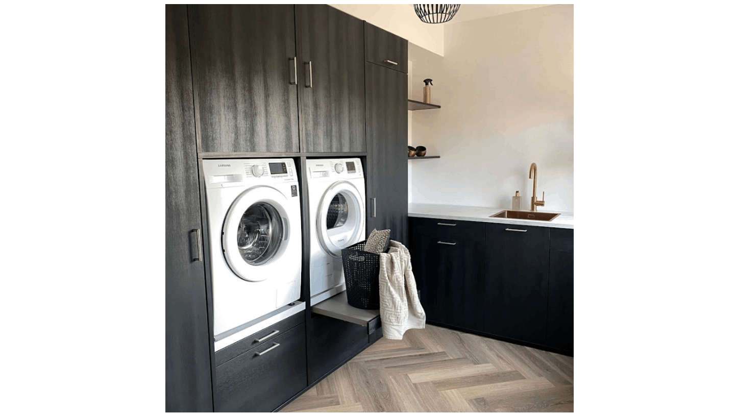 Zwarte wasmachine kast