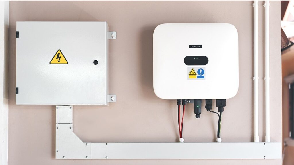 Hybride of retrofit omvormer – wat is het verschil?