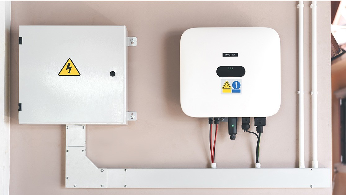 Hybride of retrofit omvormer – wat is het verschil?