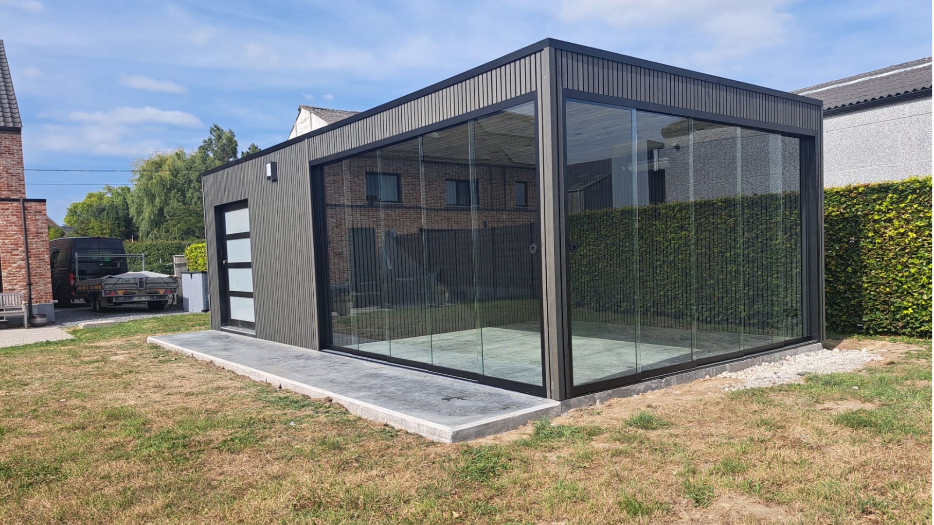 Cube Golf met glazen schuifwanden