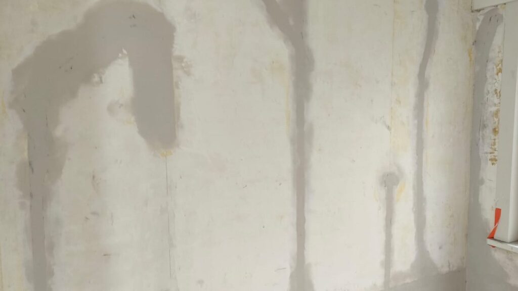 Herstellen van oud of beschadigd pleisterwerk