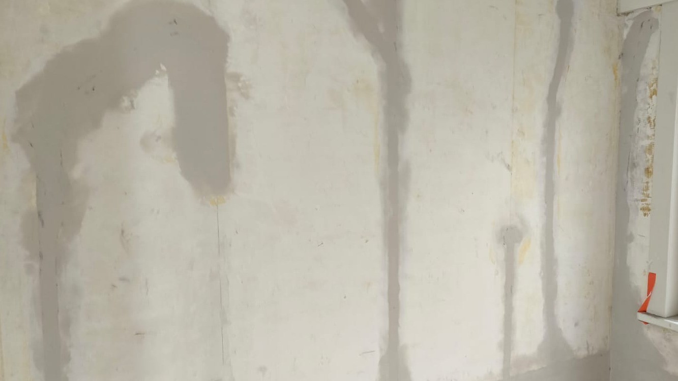 Herstellen van oud of beschadigd pleisterwerk