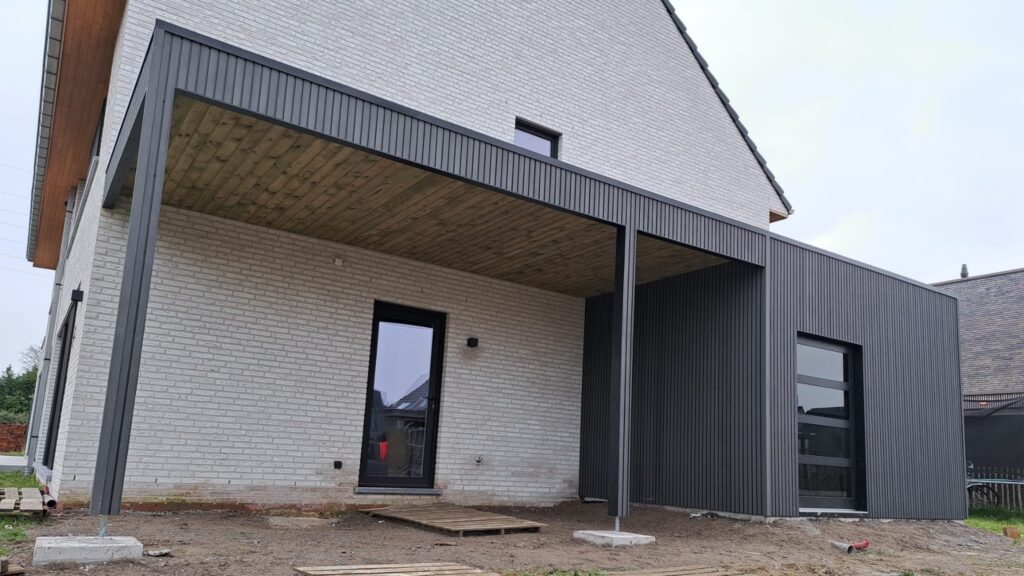 Cube Golf aangebouwde carport met berging