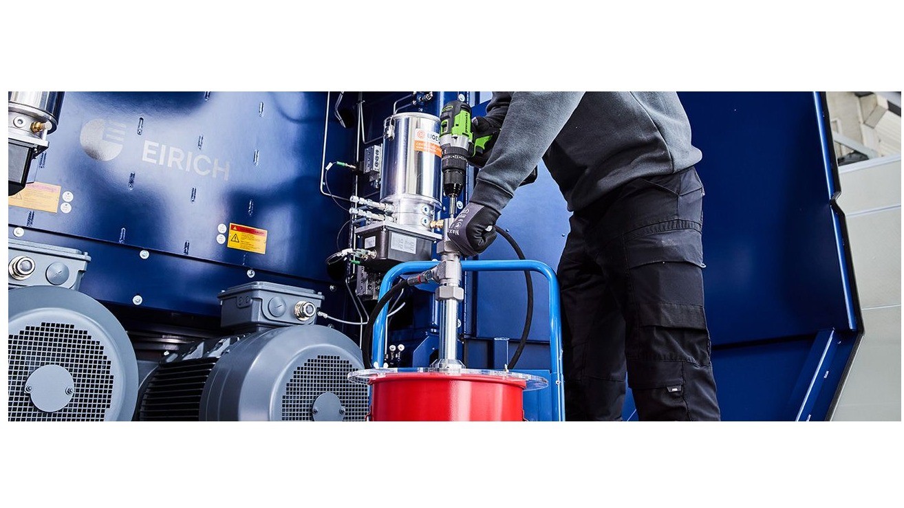 A world first in maintenance: Pump grease with the cordless screwdriver