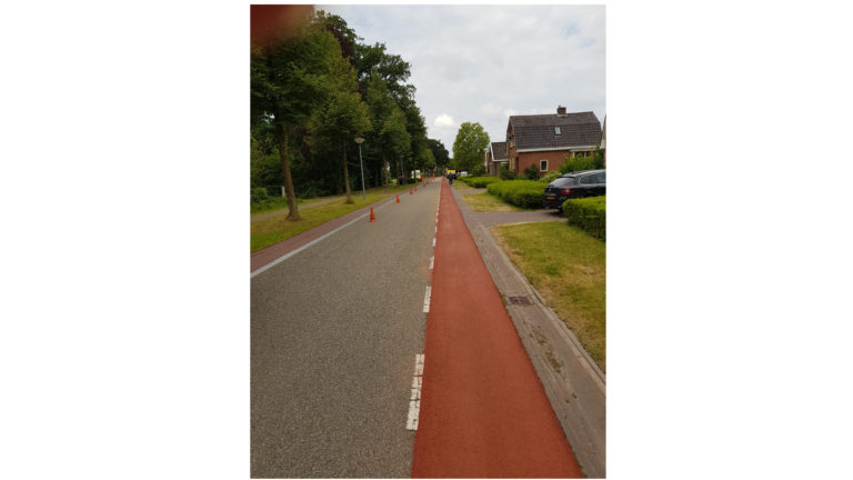 Fietssuggestiestroken met rode EAB