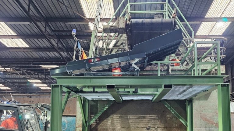 Hovenierszeef xl op vaste locatie in sorteerlijn recycling