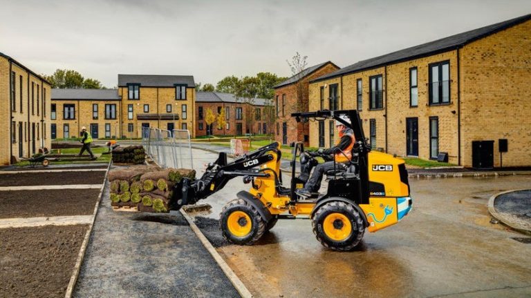 JCB 403E