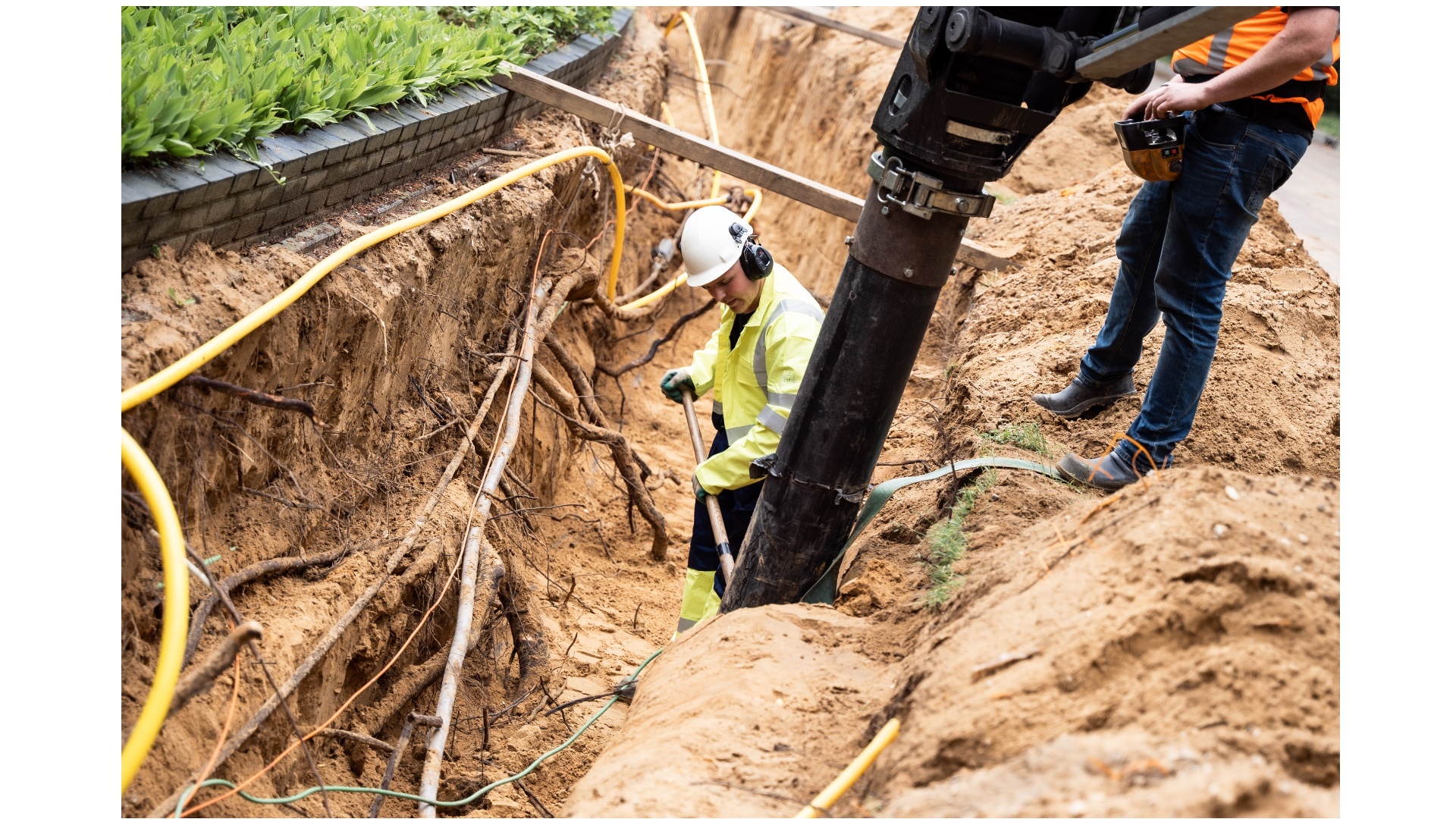 Kabels en leidingen vrijzuigen