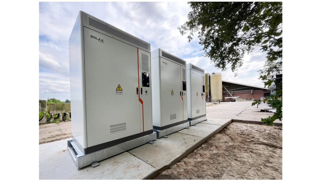 Store energy in a battery SolaX Trene battery