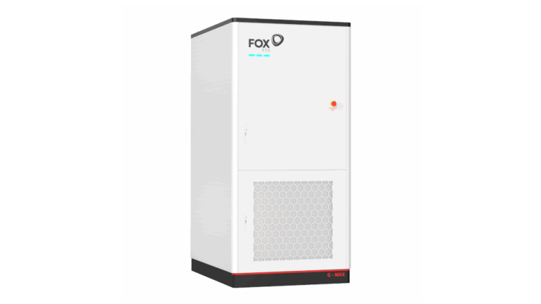 De Fox ESS G-Max is een robuust all-in-one systeem: batterij, omvormer, koeling en beveiliging in één kant-en-klare behuizing. Klaar voor plaatsing, schaalbaar en ontworpen voor intensief zakelijk gebruik.
