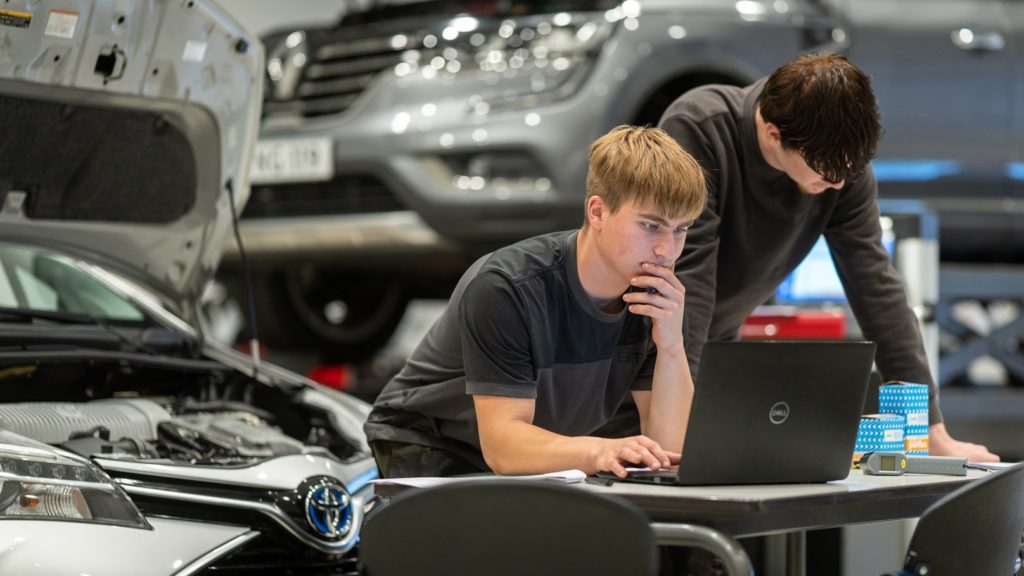 Practical Training for MBO Students: Your BBL Student Learns Faster and More with Us.
