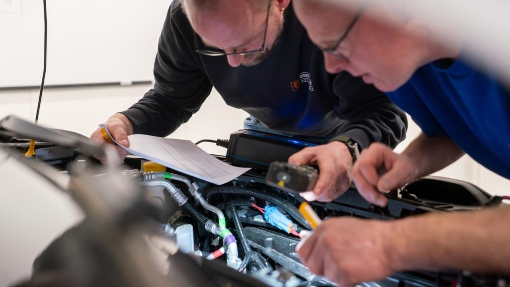 Heat Pump Training: Learn About Heat Pumps in Electric Vehicles