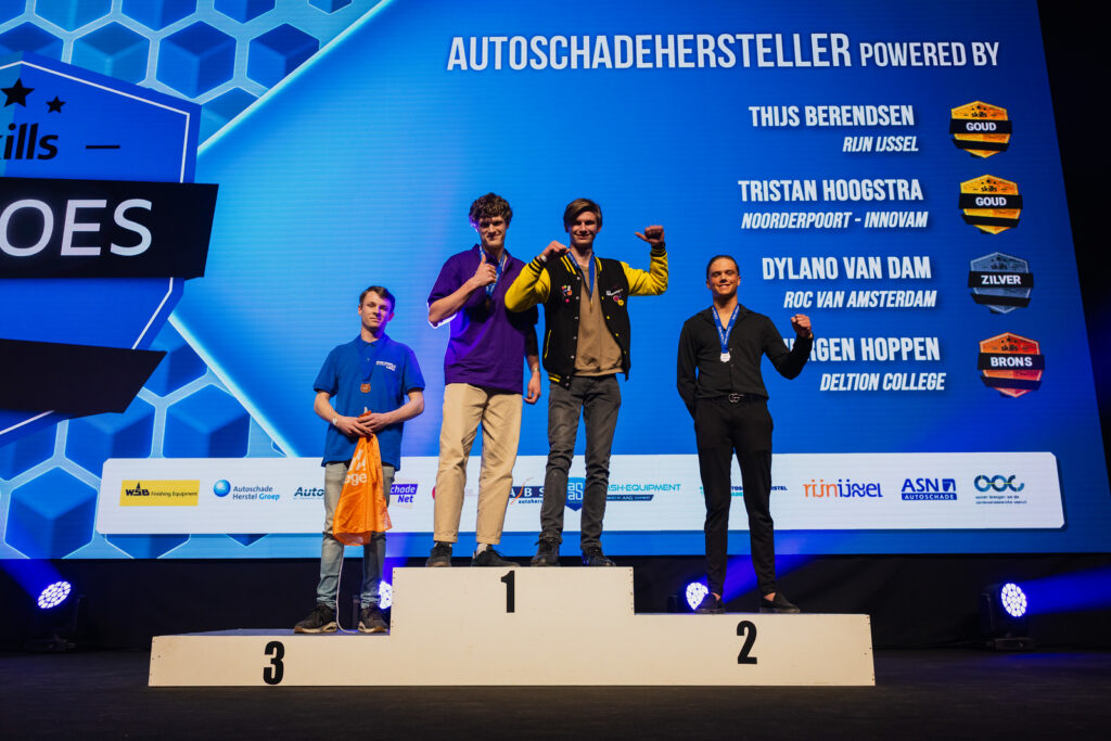 World Skills finales Autospuiten en Autoschadeherstel