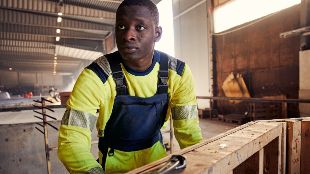 Fristads lanceert eerste milieuvriendelijke hi-vis collectie in 4-way stretch ter wereld