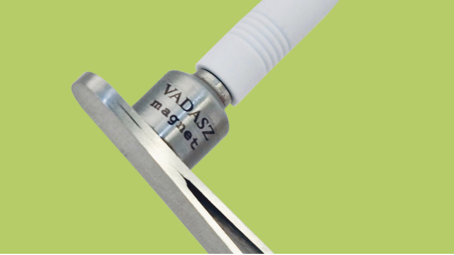 VADASZ magnet