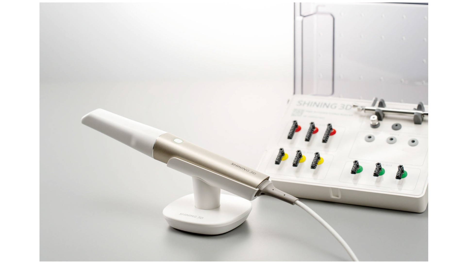 AoralScan Elite : système 2-en-1 par Shining 3D
