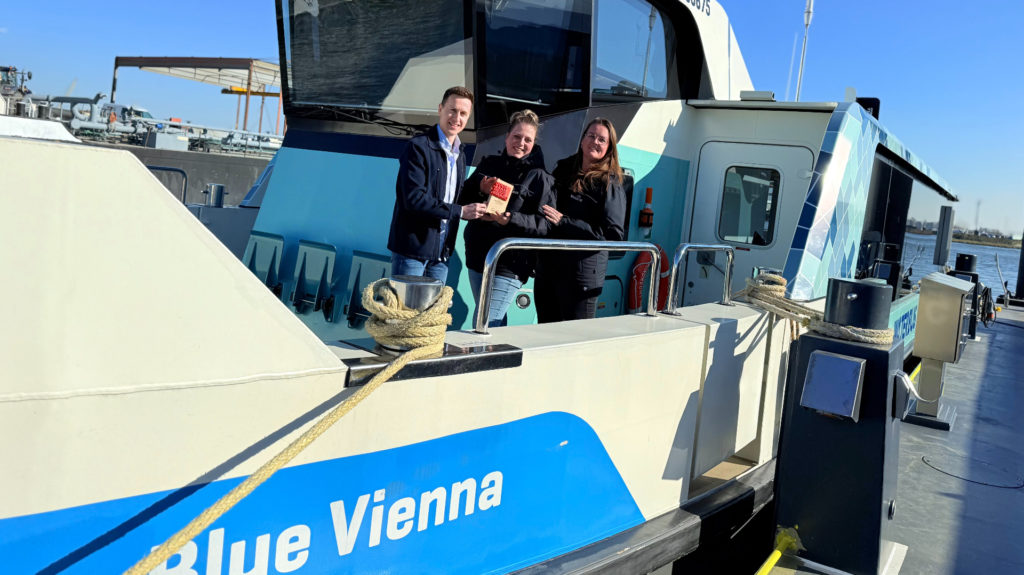 Waterbus wins Outfit Sustainability Award 2024