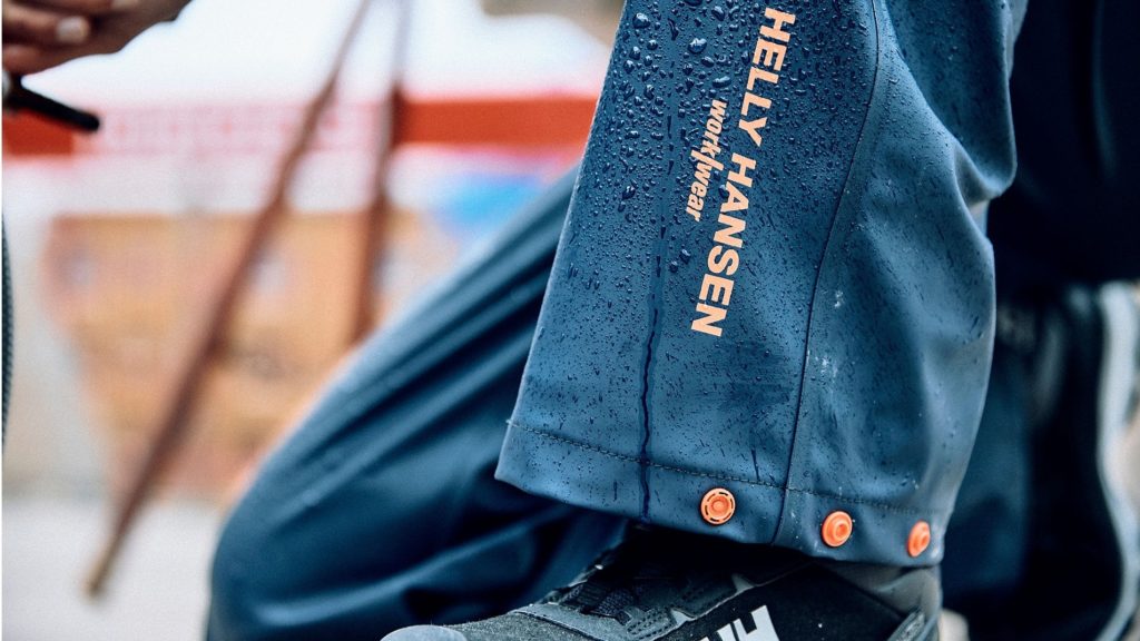 Difference between waterproof and water-repellent