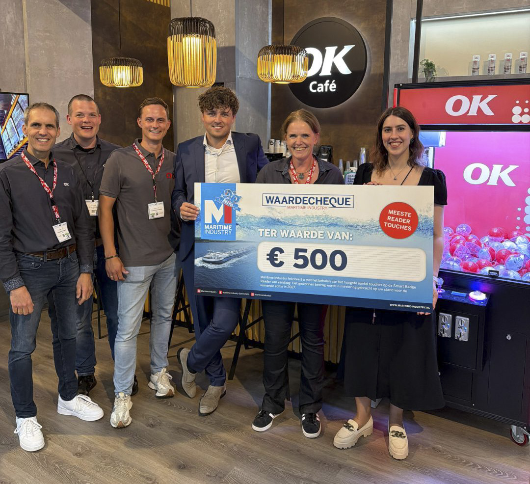 Zes mensen ontvangen cheque van 500 euro bij OK Café