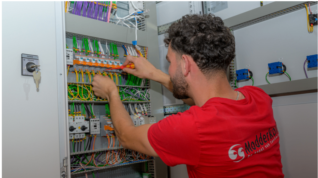 Elektromonteur (Water Solutions)