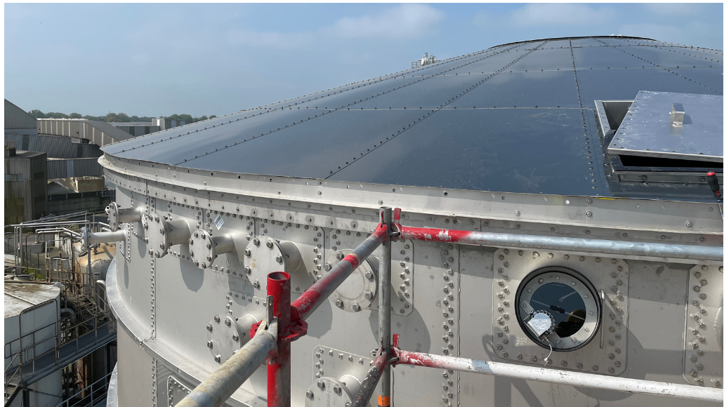 Storage systems for liquids and/or solids