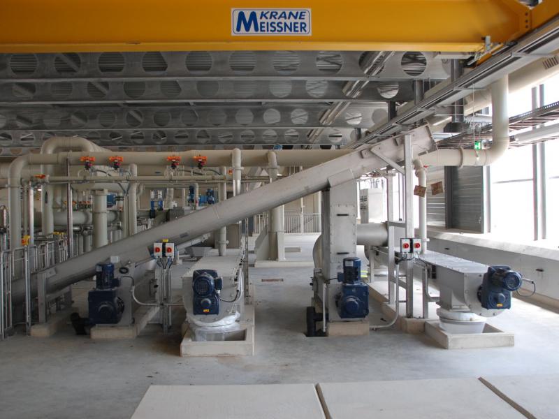 Horizontal and inclined shaftless screw conveyors