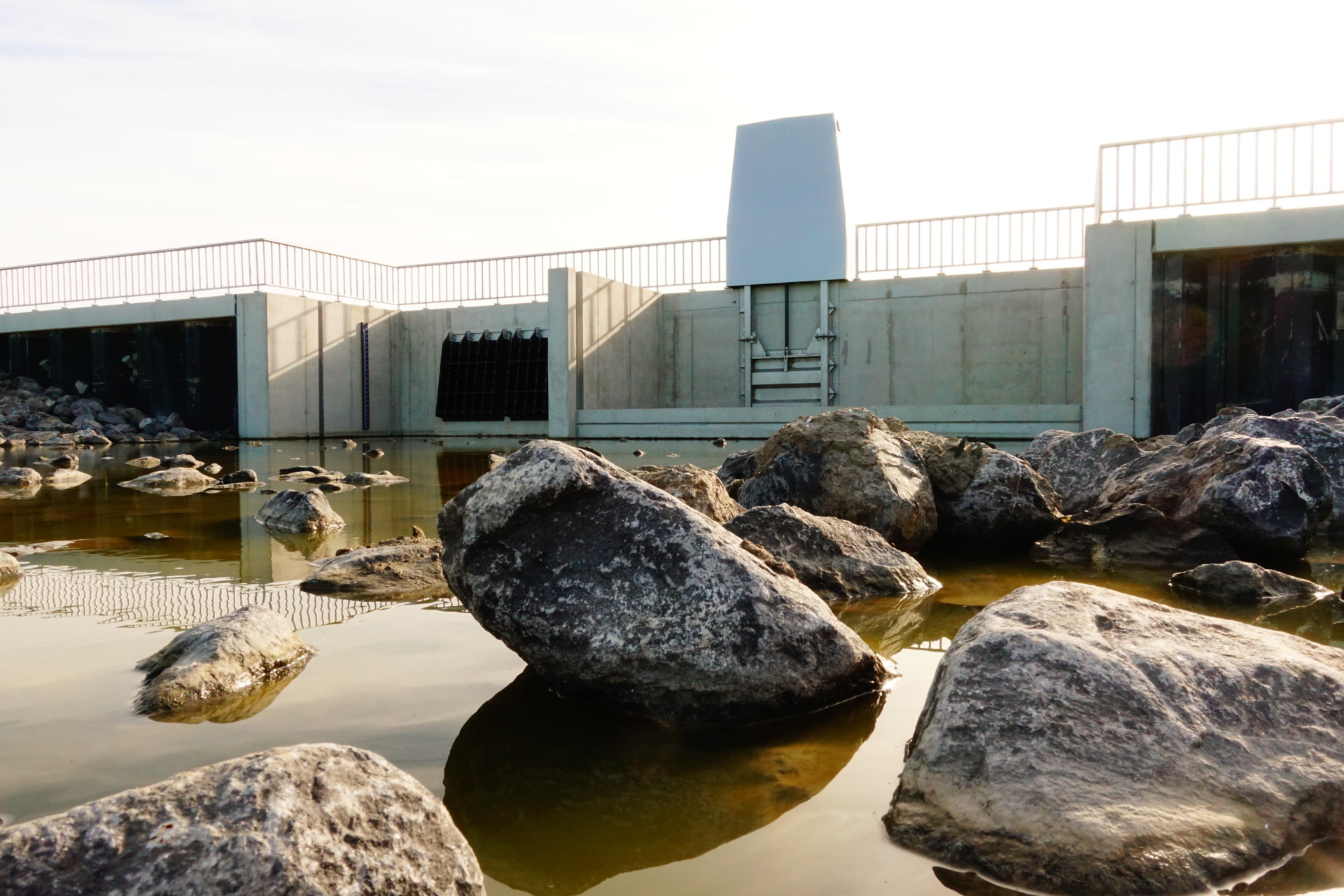 Double acting penstocks