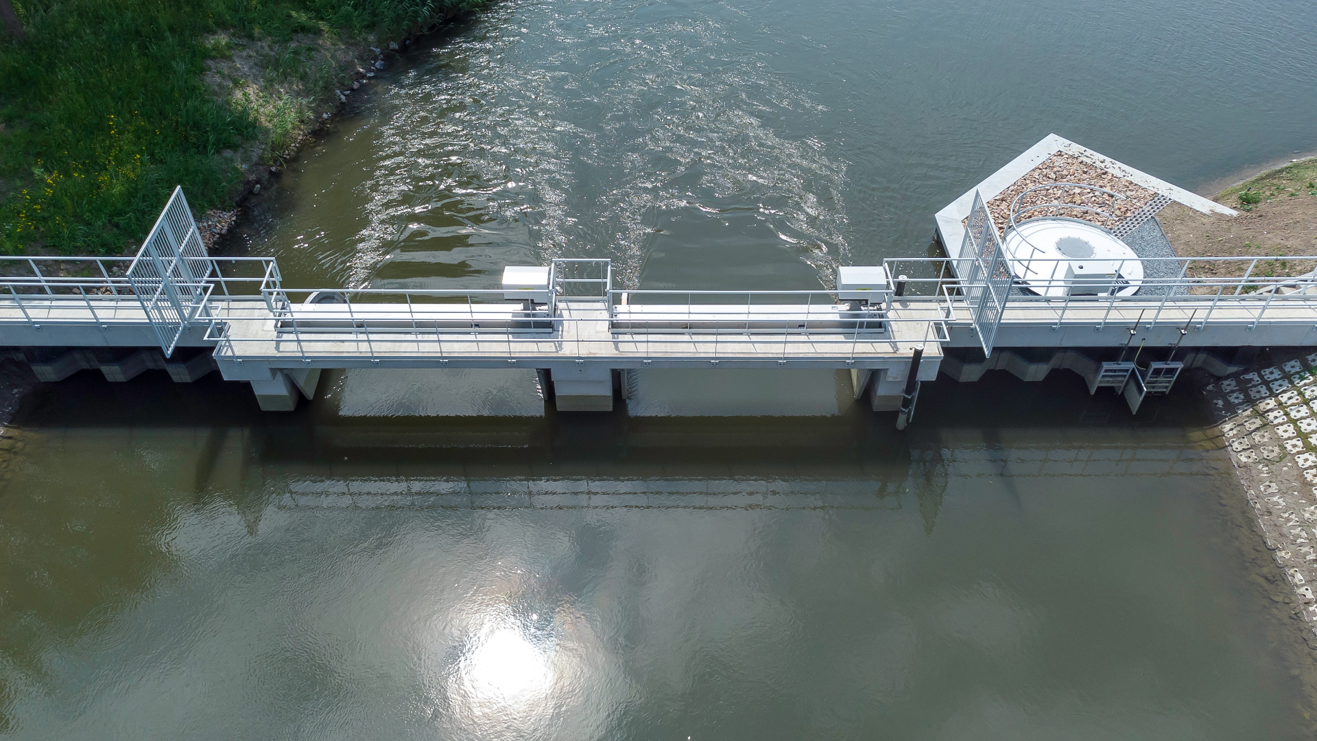 Realisatie van stuwen en vispassages