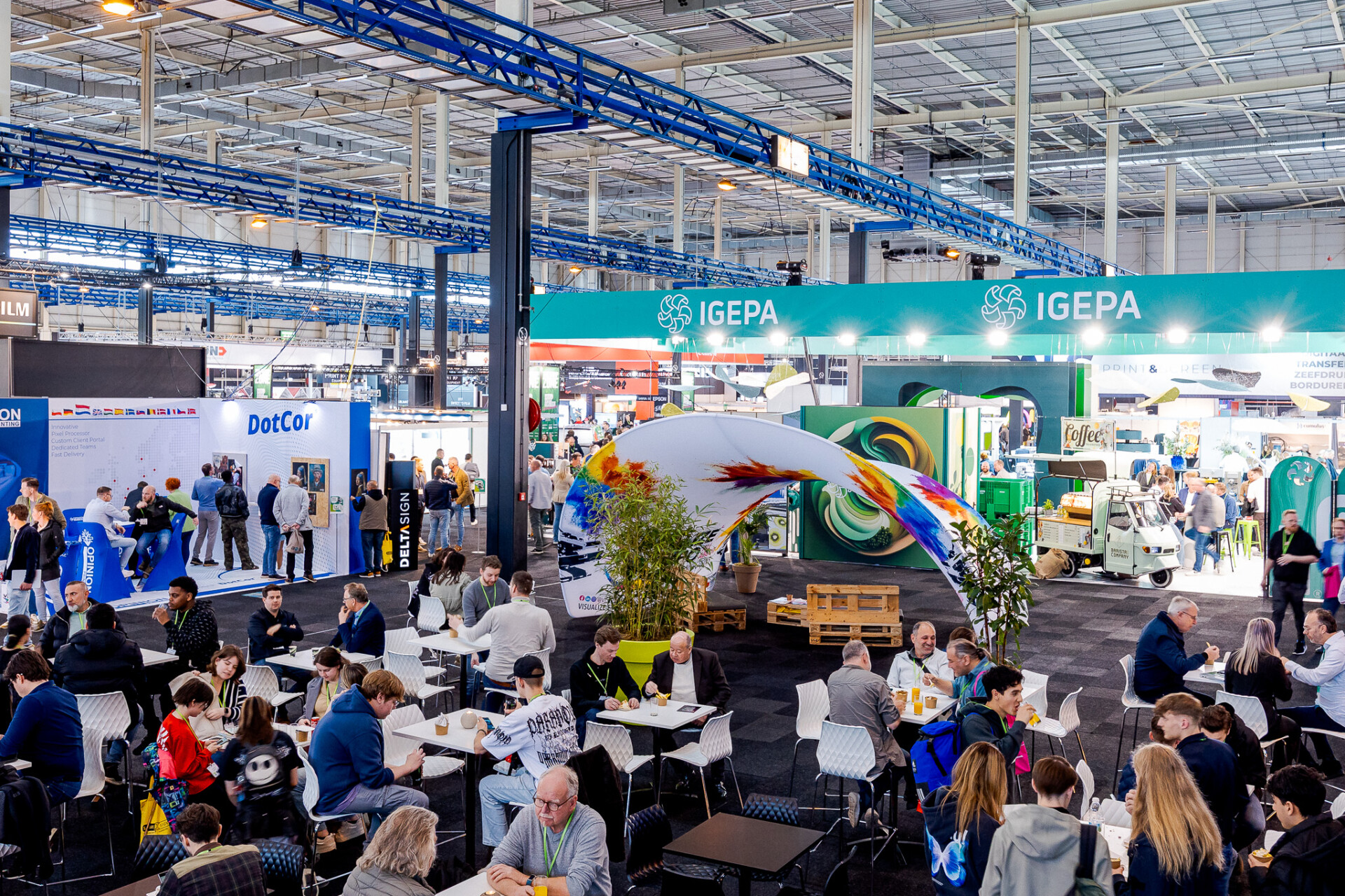 Bezoek Visualize Expo. Bezoekers uit Grafimedia branche, reclame-, marketing- en mediasector, creatieve Industrie, interieurbranche. retail en evenementensector.