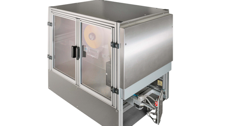 Label pallets on up to three different sides without protective fence: AP 182