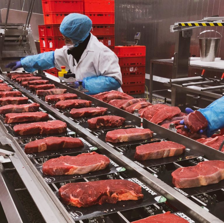 Op karton verpakken van verse voedingsmiddelen