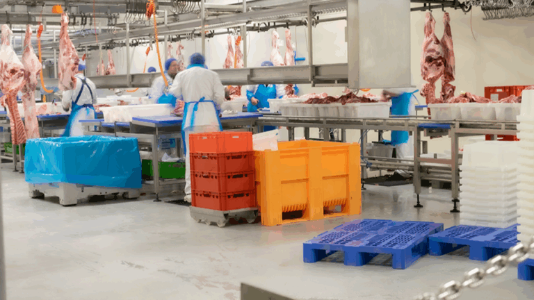 High-quality plastic load carriers for high-quality rosé veal