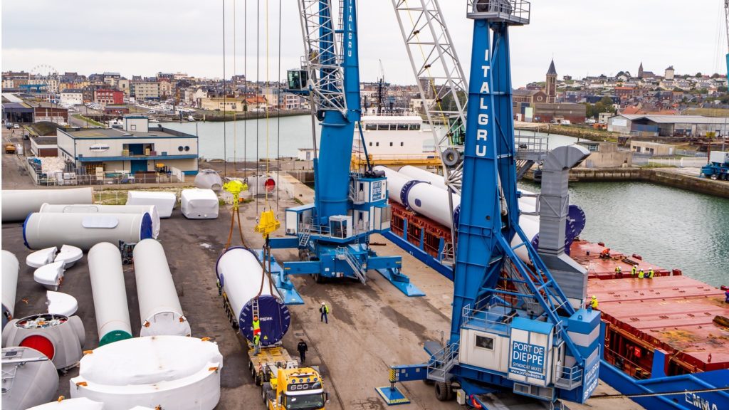 Port of Dieppe: specialist in handling parts for onshore wind turbines