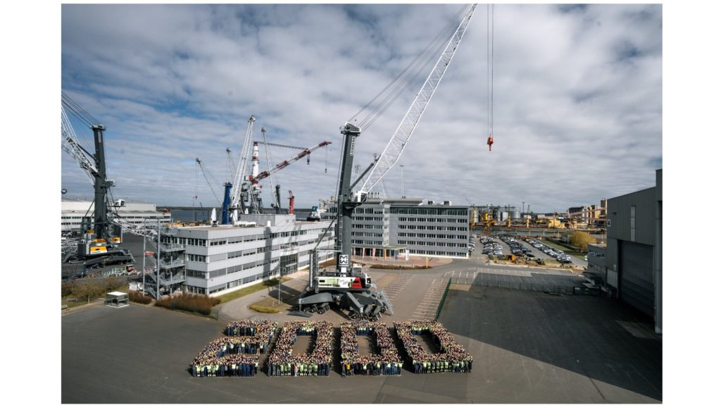 Liebherr manufactures 2,000th LHM
