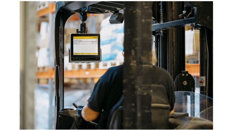 Choisir entre un portique RFID ou un chariot élévateur équipé d’un système RFID. Quels sont les critères ?