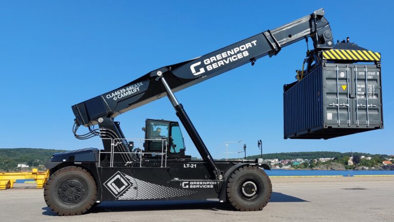 Camblift électrifie toute sa gamme de reach stackers