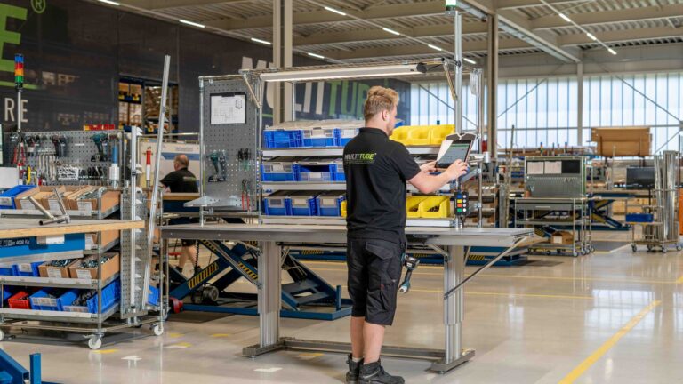 Height adjustable workbenches