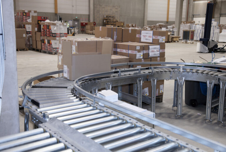Conveyors systems for boxes