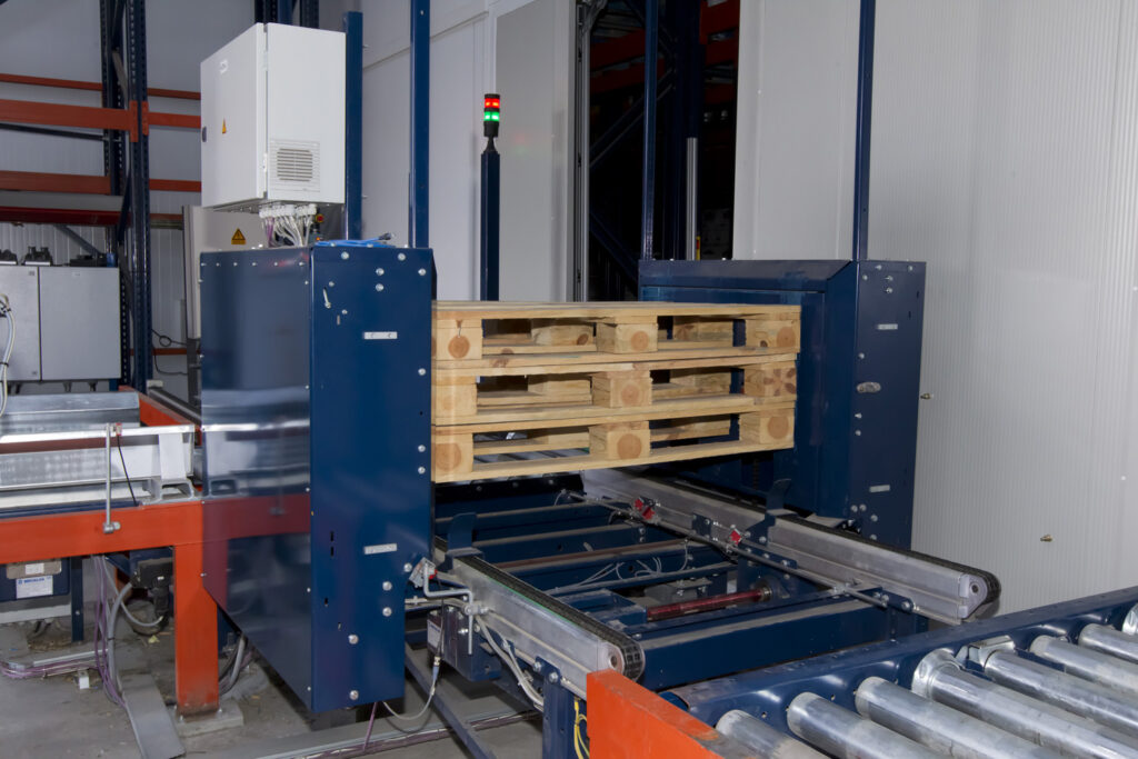 Conveyor system for pallets