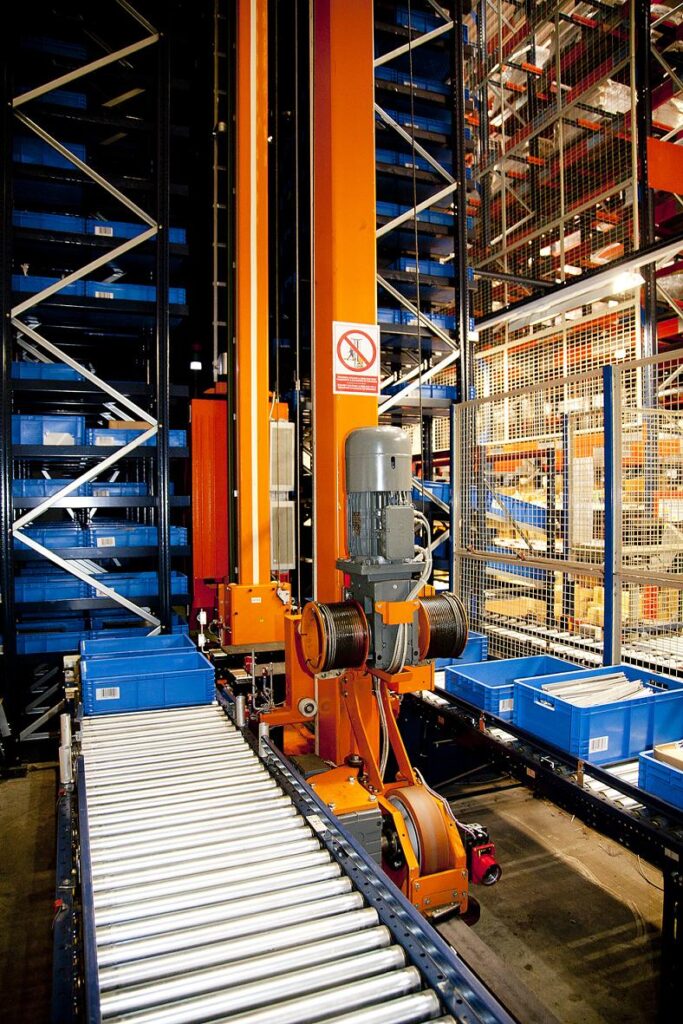 Stacker cranes for boxes