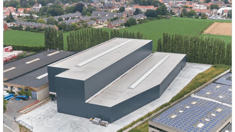 Opslagruimte met logistieke zone – Uny Group Moeskron