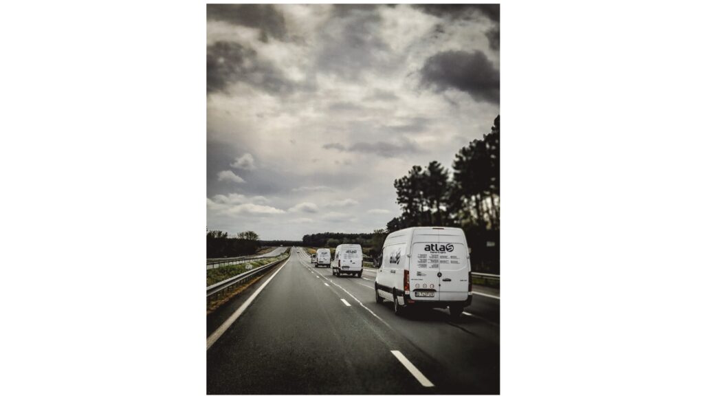 Wij bieden gespecialiseerd en expresvervoer in het Verenigd Koninkrijk en Europa met thermo-, ADR- en laadklepbestelwagens en vrachtwagens. Op maat gemaakte logistieke oplossingen voor urgente of temperatuur goederen.