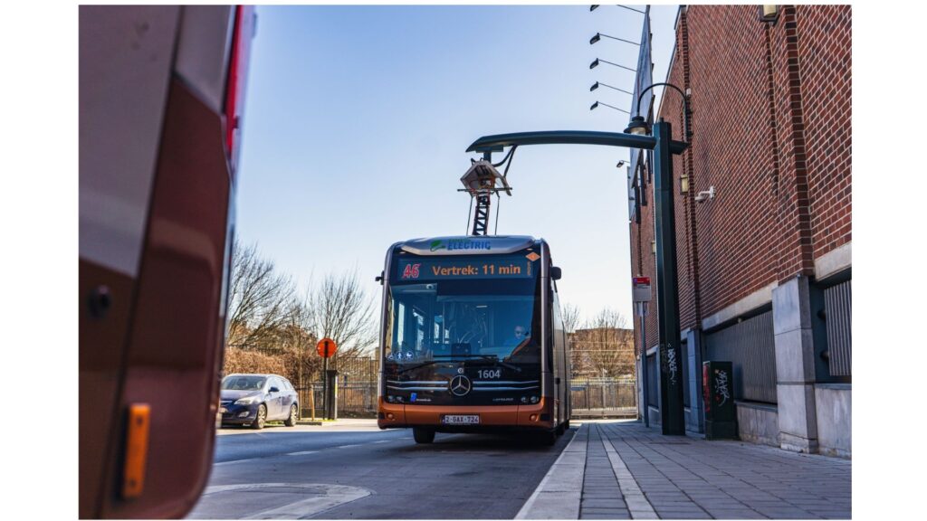 La recharge par pantographe alimente 56 nouveaux bus électriques à Bruxelles