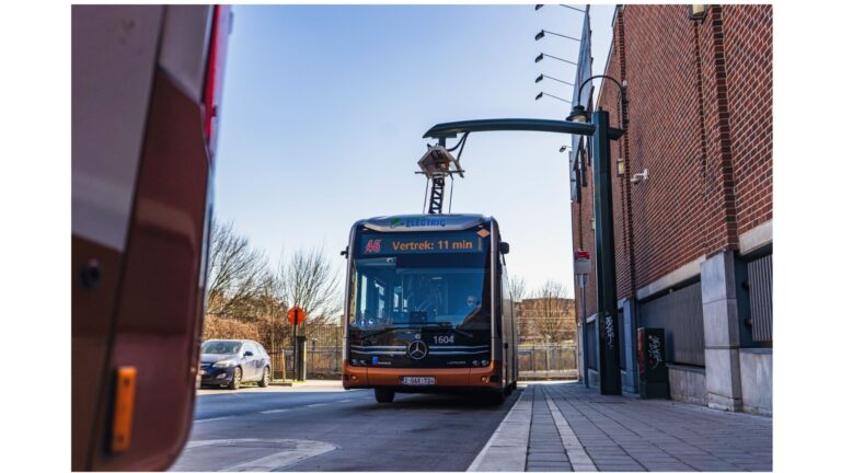 La recharge par pantographe alimente 56 nouveaux bus électriques à Bruxelles