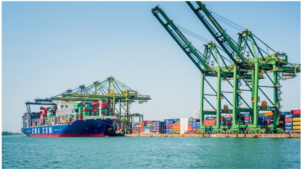 Sea Freight – We safely transport sea freight shipments to any destination – as one of about 700,000 TEUs each year, as part of a combined LCL shipment or using special transport for oversized loads.