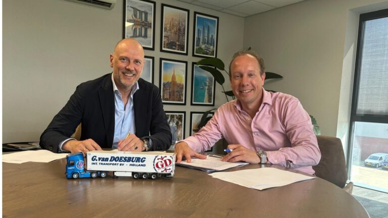 Watts In Store réalise une station de recharge semi-publique innovante pour Van Doesburg Transport